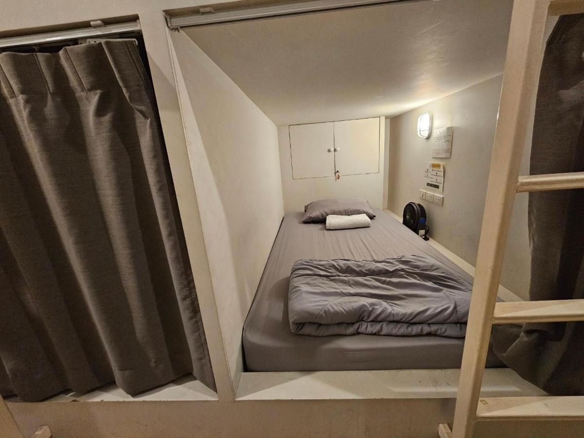 Ratana Boutique Hostel Бангкок Екстер'єр фото