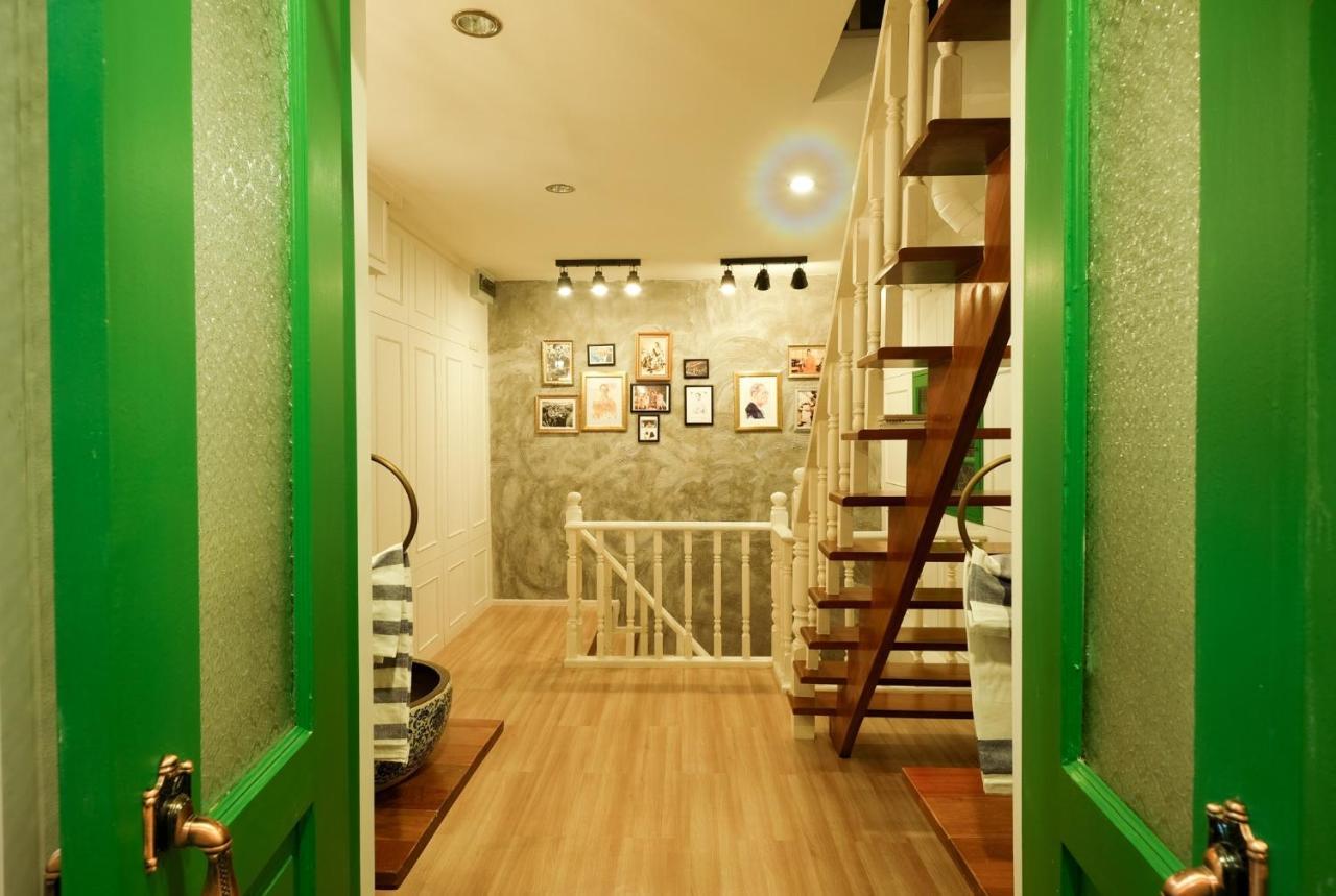 Ratana Boutique Hostel Бангкок Екстер'єр фото