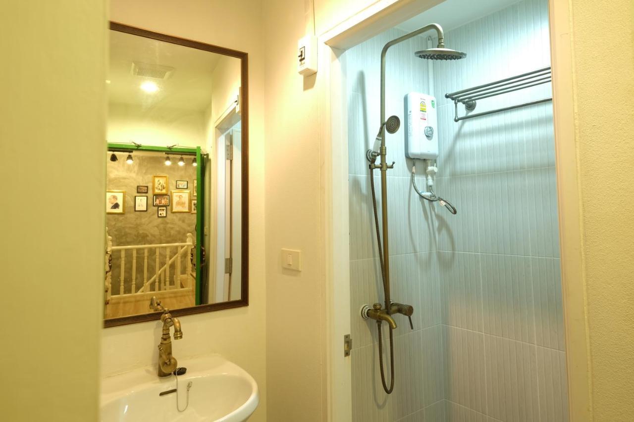 Ratana Boutique Hostel Бангкок Екстер'єр фото