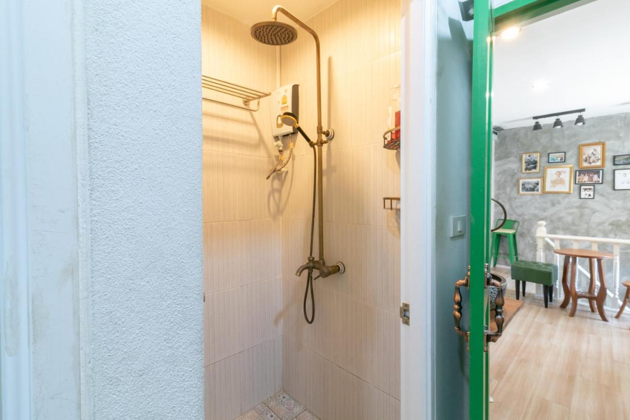 Ratana Boutique Hostel Бангкок Екстер'єр фото